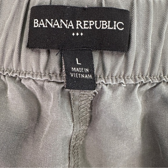 Banana Republic | Olive Green Lyocell Utility Cargo Jogger Pants | Size L - Picture 5 of 5